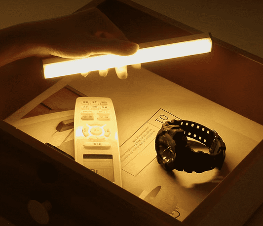 21 cm Trådløs LED lys med indbygget censor - Nem montering uden skruer!